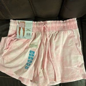 Earth Origins shorts size XL